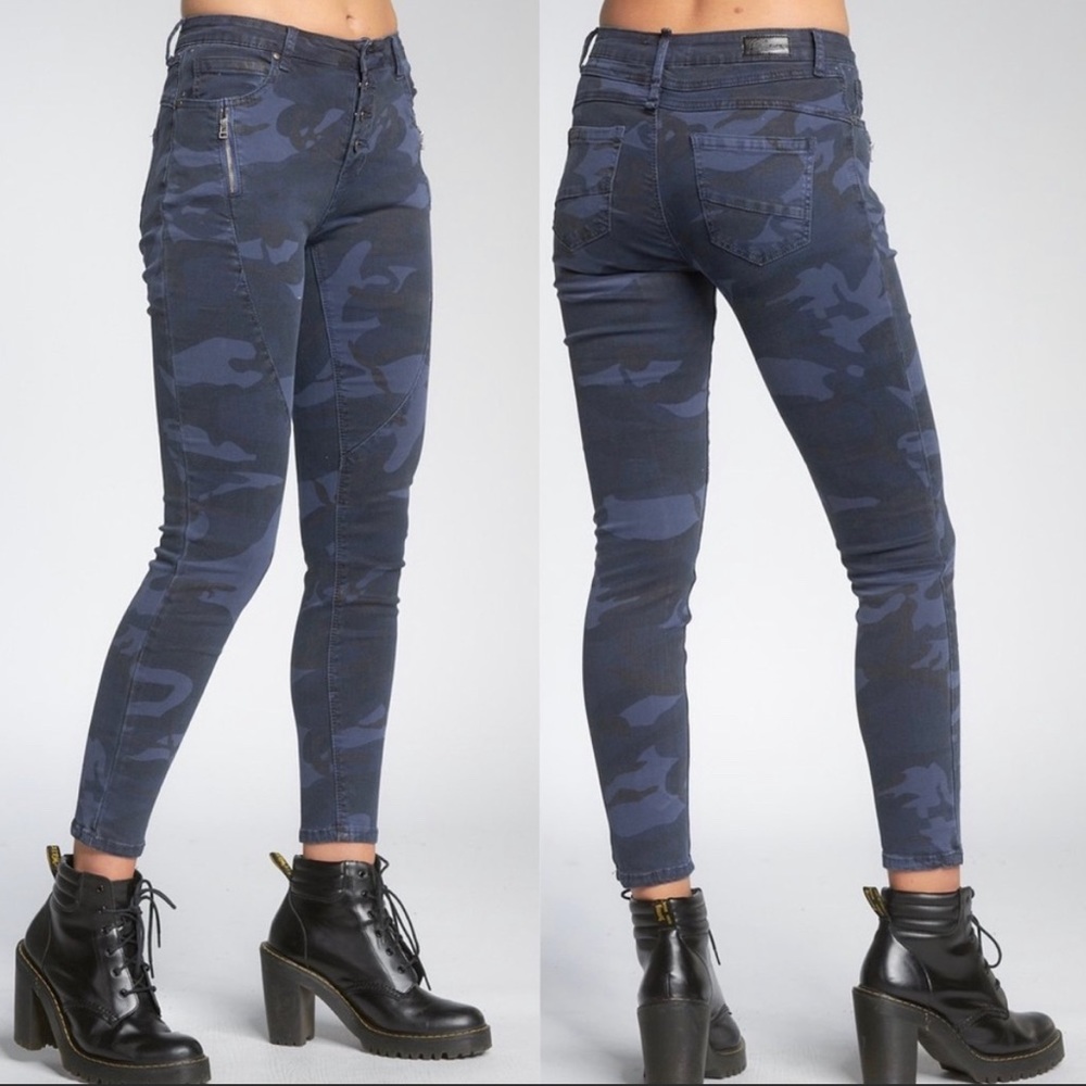 NWT Elan Blue Camo‎ Skinny Jeans Jayme Button fly Women’s Size S